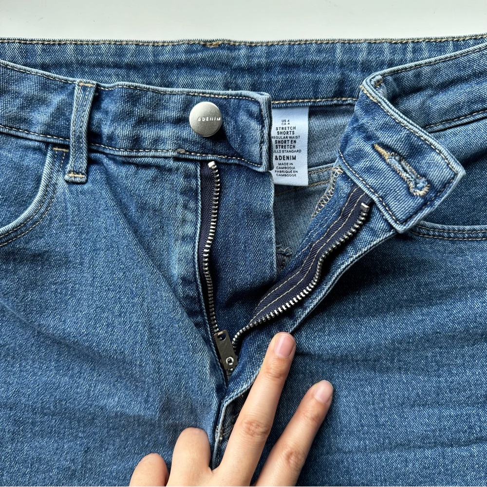 NWOT H&M Cuffed Denim Jean Short - Picture 4 of 9